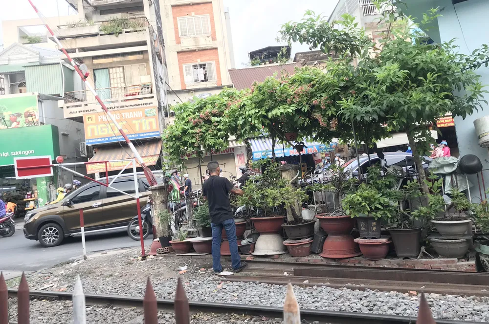 Xâm phạm hành lang an toàn đường sắt ngày càng tăng ảnh 1