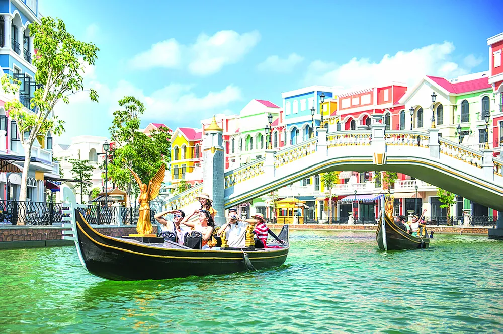 Phú Quốc United Center: Du khách đổ về siêu quần thể “không ngủ” hàng đầu Châu Á trong ngày khai trương ảnh 3