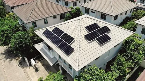 Hệ thống Mái sử dụng  năng lượng mặt trời SCG