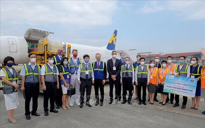 Việt Nam hoan nghênh tăng cường chia sẻ vaccine để kiểm soát dịch ảnh 1