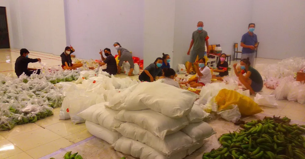 Tạo thuận lợi hơn cho người dân khu phong tỏa ảnh 1