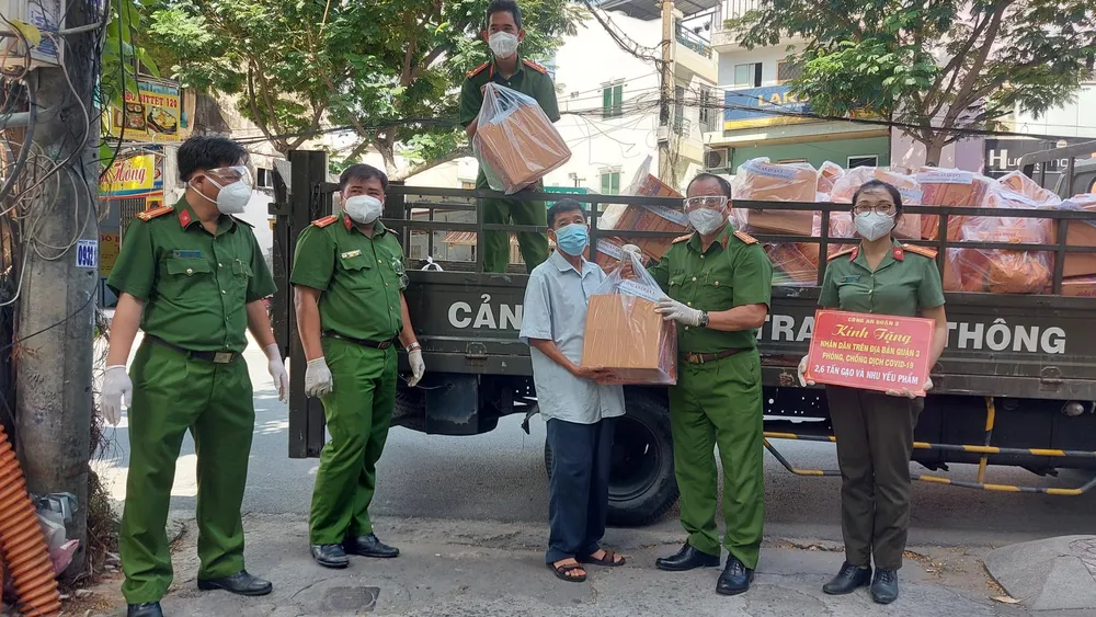 Công an quận 3 đẩy mạnh công tác xây dựng phong trào toàn dân bảo vệ an ninh Tổ quốc ảnh 2