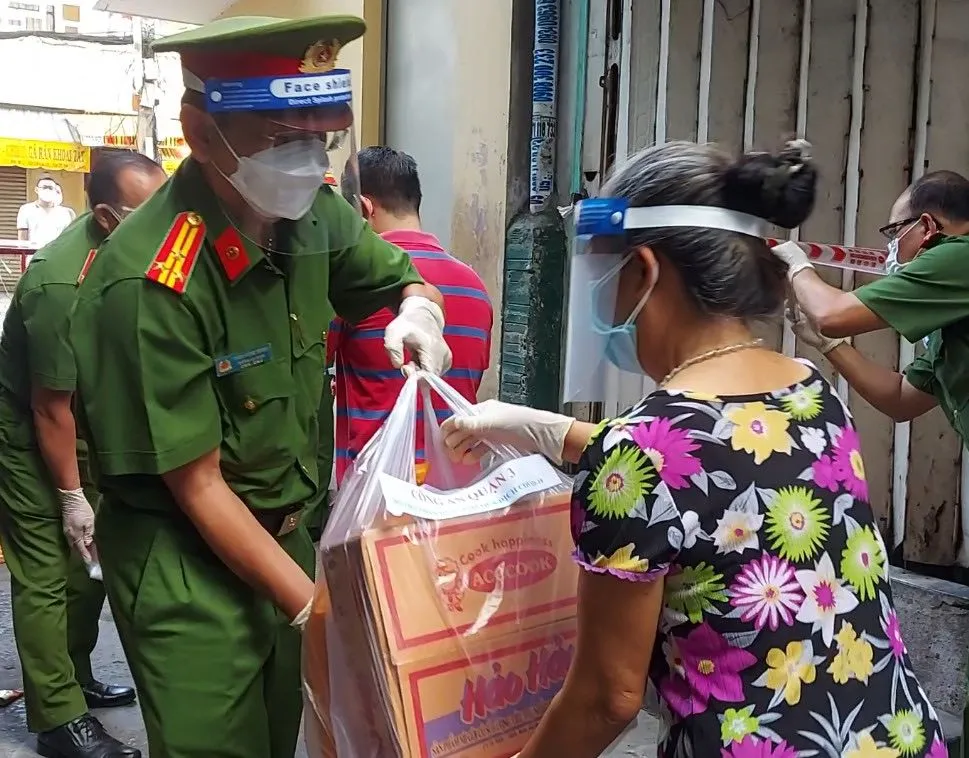 Công an quận 3 đẩy mạnh công tác xây dựng phong trào toàn dân bảo vệ an ninh Tổ quốc ảnh 3