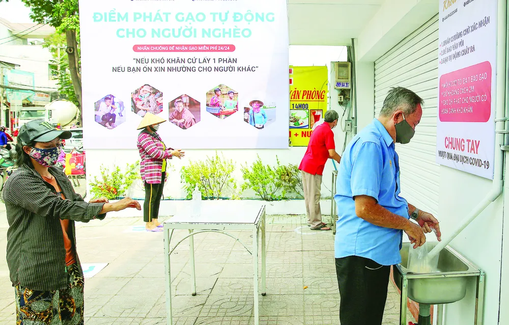 ATM gạo, một mô hình tình nghĩa khởi xướng từ TPHCM đã lan tỏa khắp nước. Ảnh: DŨNG PHƯƠNG    