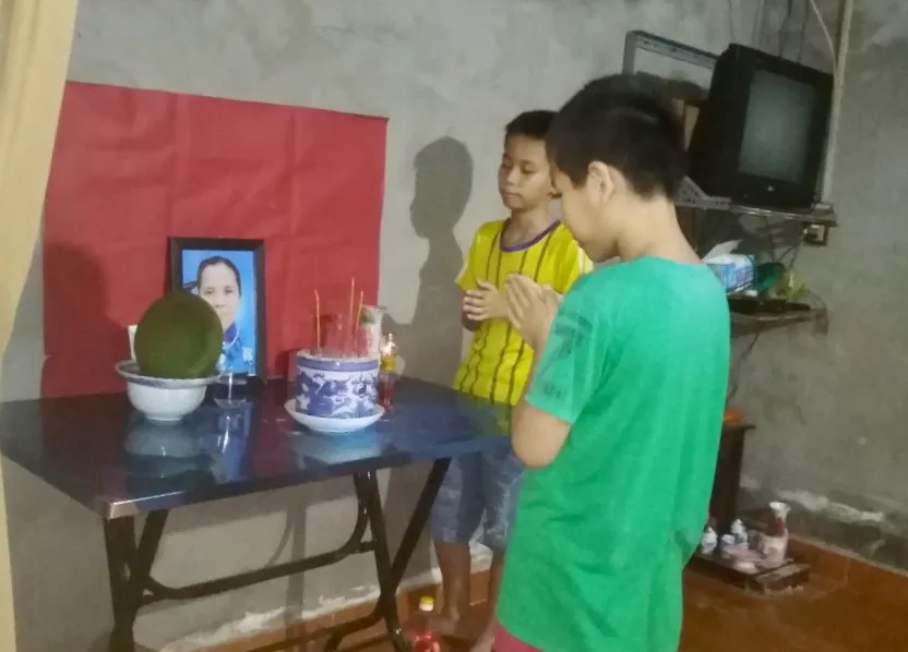 Vợ mất, một mình lo mẹ già và 2 con