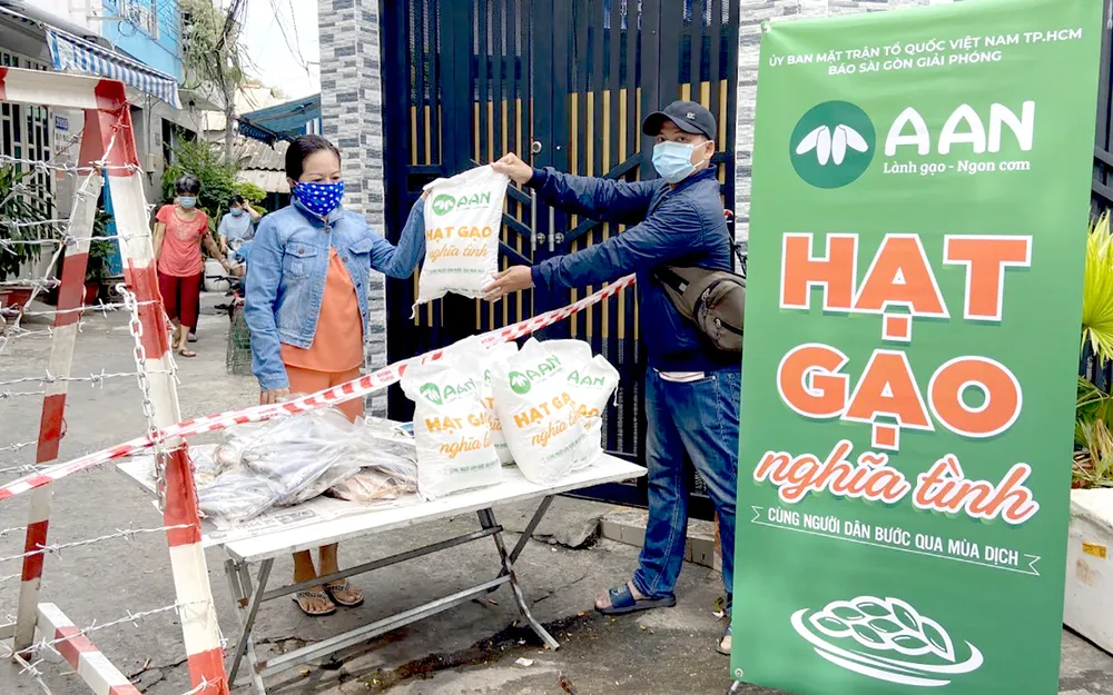 Báo SGGP phát hành trong mùa dịch: Kênh thông tin chính thống luôn đồng hành bạn đọc ảnh 1