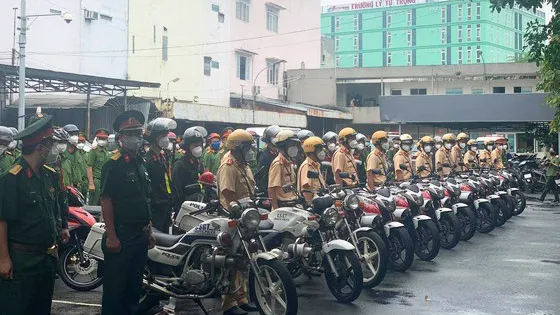 Từ 11 giờ hôm nay 30-9, các chốt kiểm soát nội thành TPHCM được tháo dỡ  ảnh 1