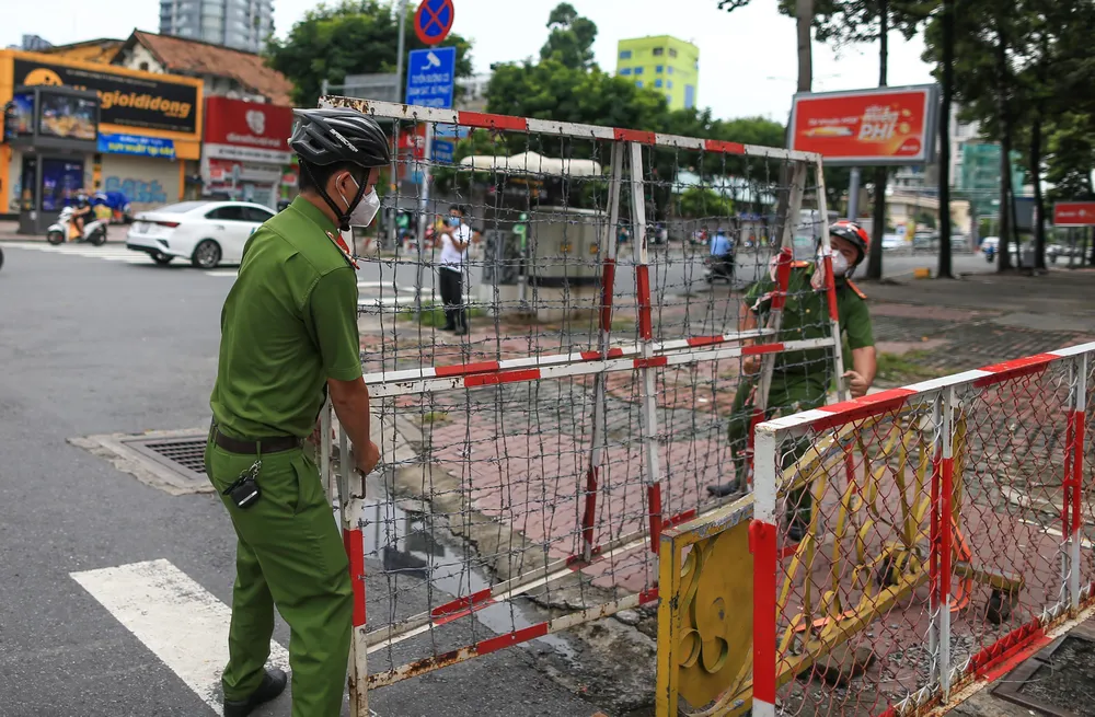Từ 11 giờ hôm nay 30-9, các chốt kiểm soát nội thành TPHCM được tháo dỡ  ảnh 4