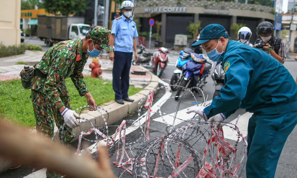 Từ 11 giờ hôm nay 30-9, các chốt kiểm soát nội thành TPHCM được tháo dỡ  ảnh 6