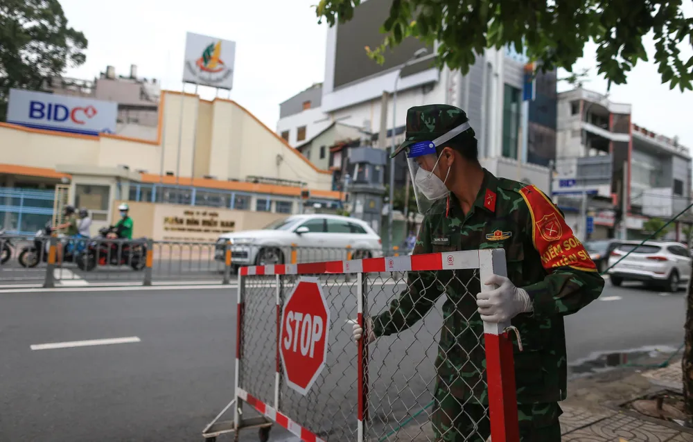 Từ 11 giờ hôm nay 30-9, các chốt kiểm soát nội thành TPHCM được tháo dỡ  ảnh 9