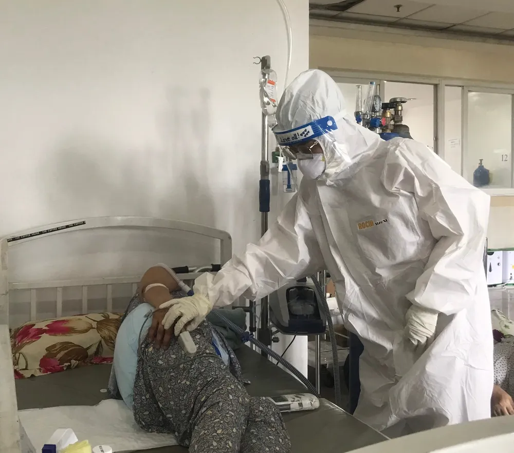 “Bóng hồng” trên mặt trận chống dịch ảnh 1