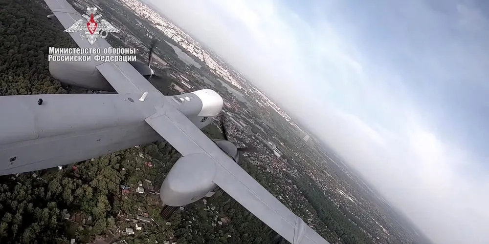 Một máy bay không người lái tầm xa của quân đội Nga Altius-U. Ảnh minh họa: REUTERS