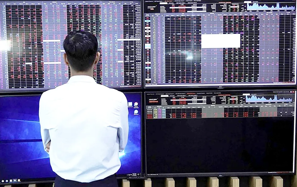 Nỗi lo “tiền rẻ” ảnh 1