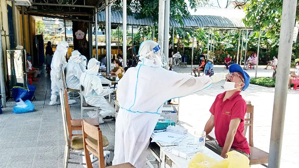 Dịch Covid-19 diễn biến phức tạp tại nhiều vùng miền ảnh 1