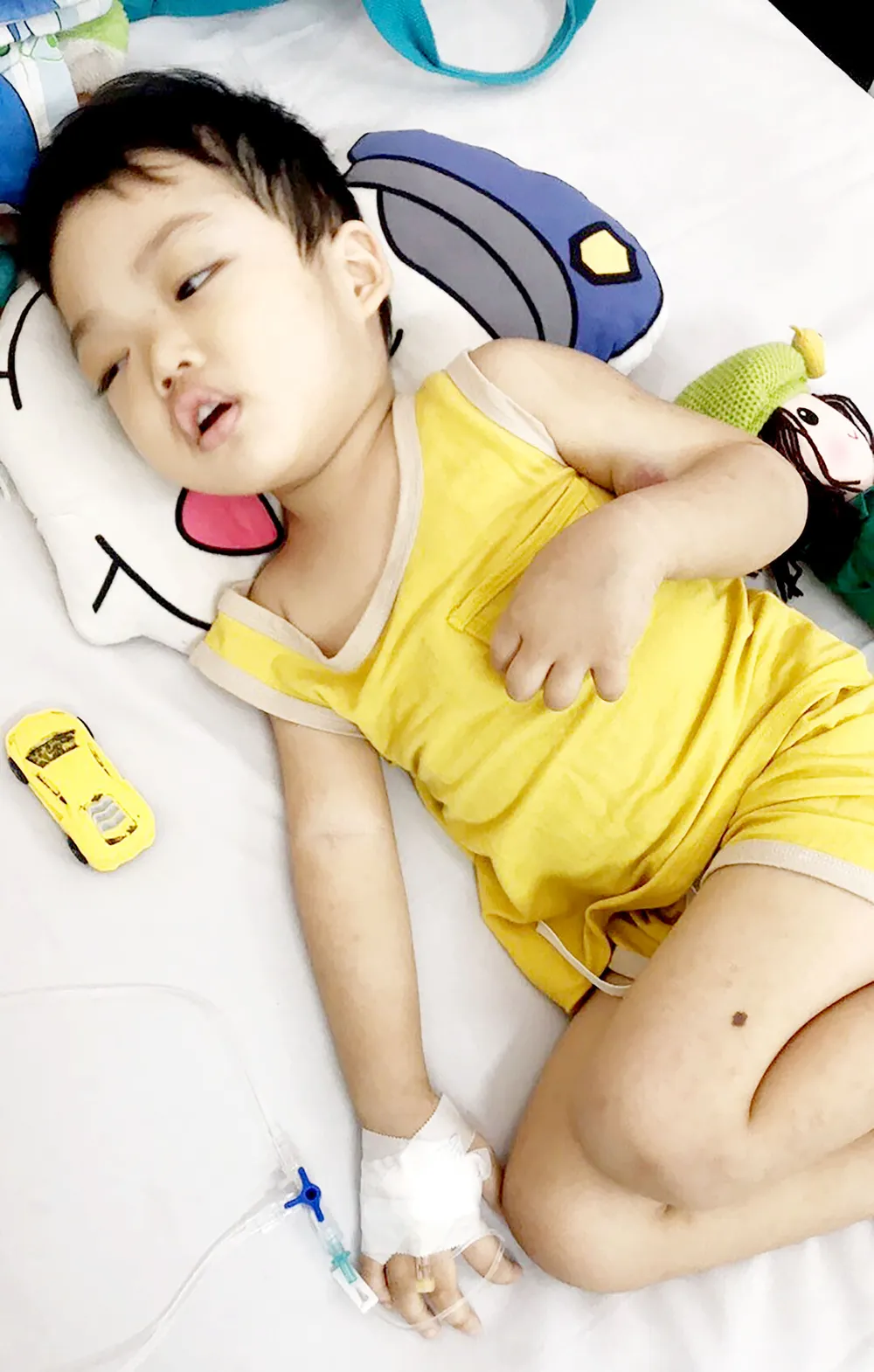 Mẹ đơn thân, tật nguyền nuôi con nhỏ bị ung thư ảnh 1