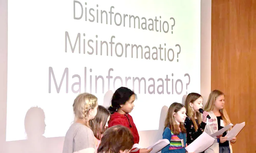 Giới trẻ học cách đối phó tin giả ảnh 1