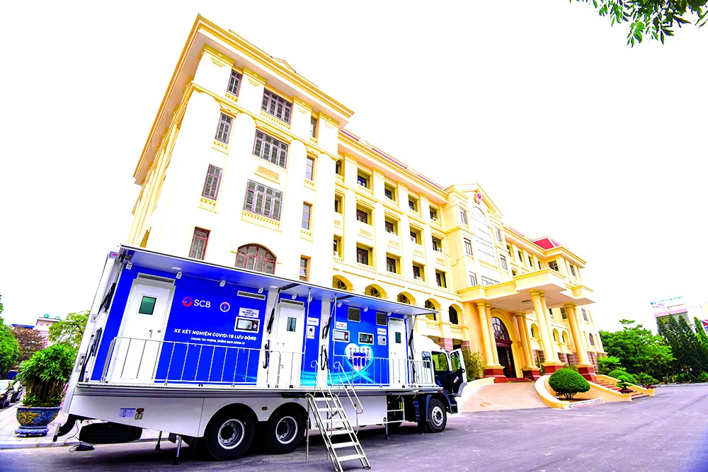 SCB trao tặng 3 xe xét nghiệm Covid-19 lưu động cho TP Hà Nội, Nam Định và Thừa Thiên - Huế ảnh 1