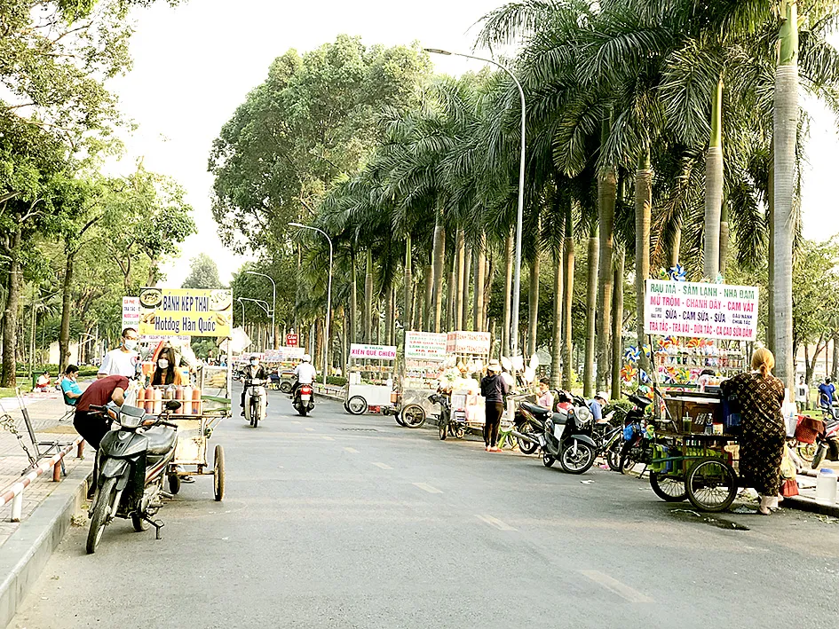 Tái diễn tình trạng lấn chiếm vỉa hè, không gian công cộng ảnh 2