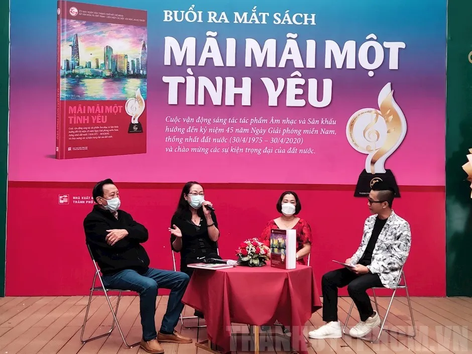 Các khách mời đại biểu tham gia giao lưu chia sẻ tại buổi ra mắt. Ảnh: thanhuytphcm.vn