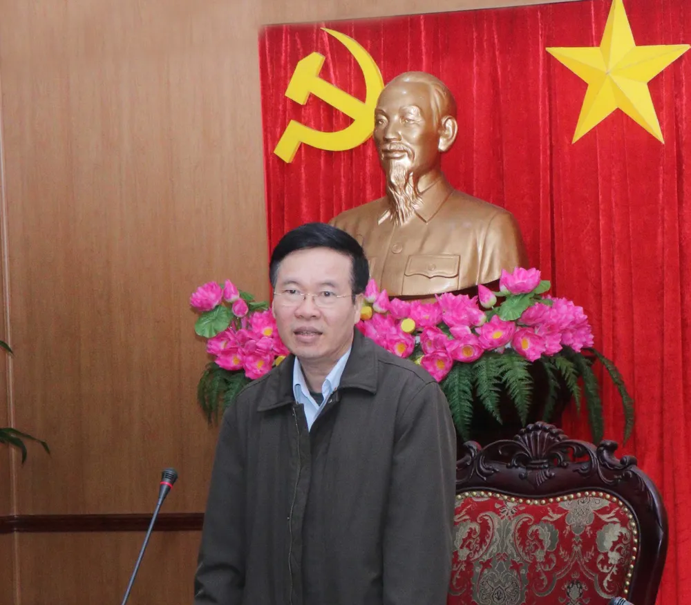 Thăm, tặng quà các gia đình chính sách, người có công với cách mạng ảnh 1