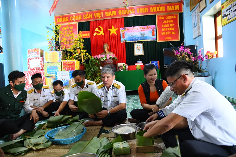 Bộ Tư lệnh Vùng 2 kết thúc chuyến đi thăm, chúc tết các nhà giàn DK1 và Côn Đảo ảnh 2