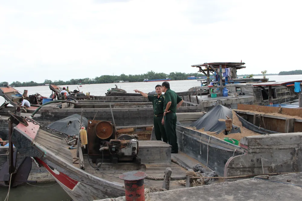 Gian nan canh giữ cát sông Sài Gòn ảnh 1