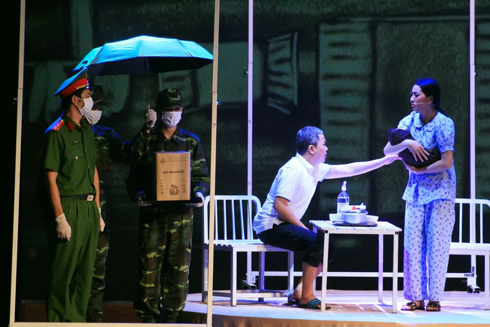 Kịch thời sự được khán giả đồng cảm ảnh 1