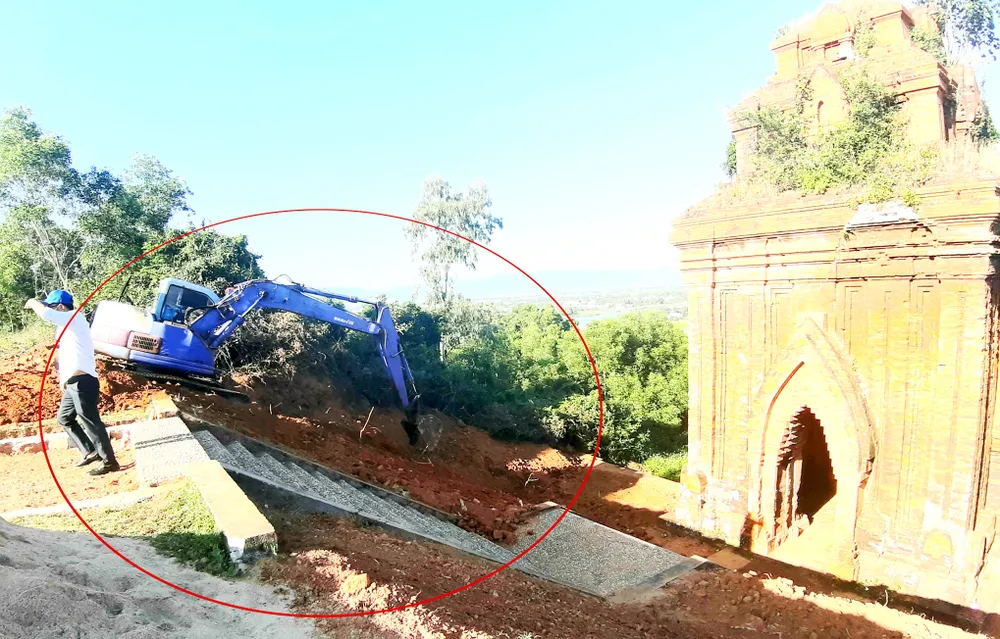 Vụ mang máy đào tôn tạo tháp Chăm ngàn năm tuổi: Làm rõ trách nhiệm các bên liên quan ảnh 1