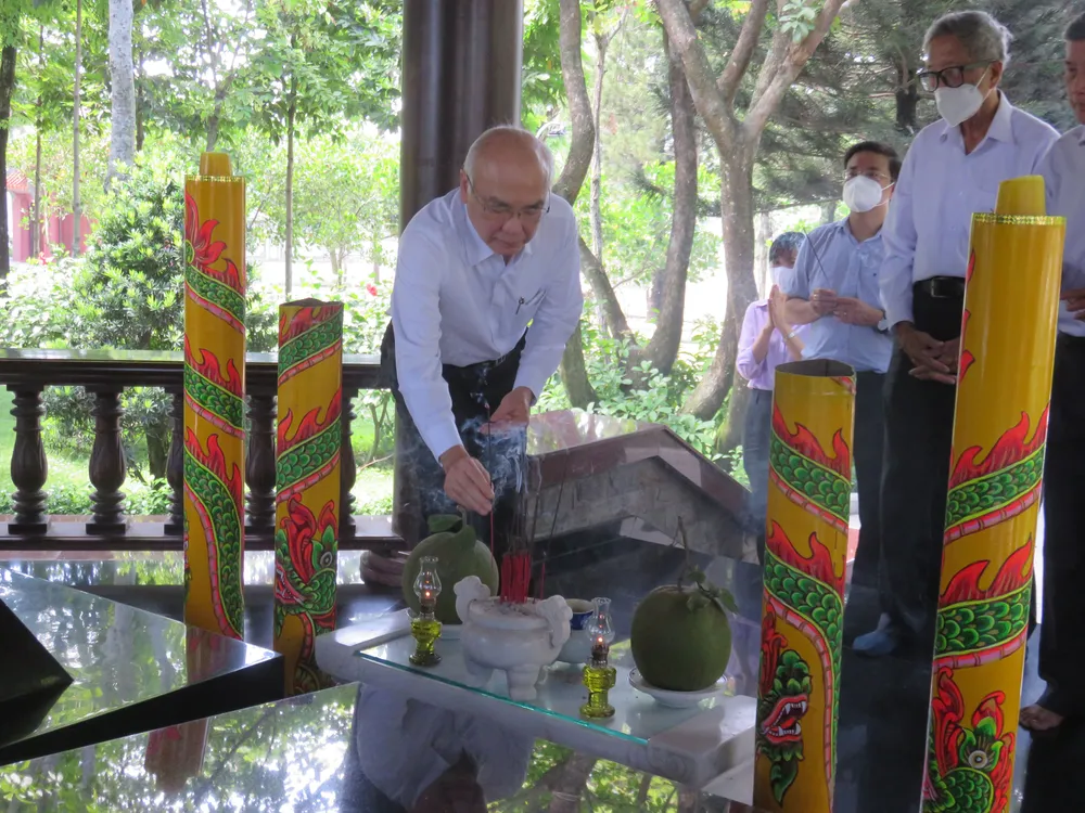 Tưởng niệm các nguyên lãnh đạo Mặt trận Dân tộc giải phóng miền Nam Việt Nam ảnh 1