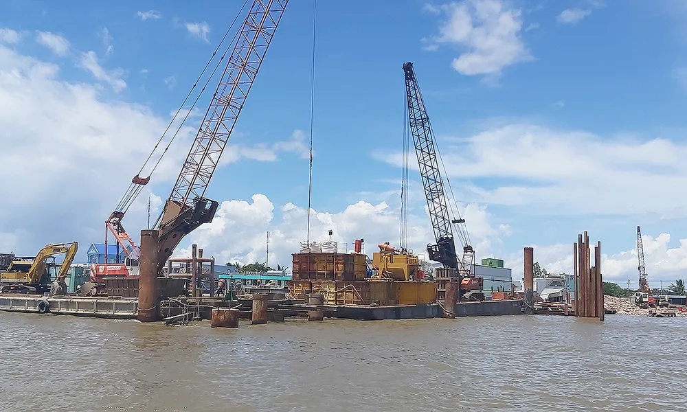 Khi cầu bắc qua sông Ông Đốc (huyện Trần Văn Thời, tỉnh Cà Mau) hoàn thành sẽ tạo động lực phát triển thị trấn ven biển Sông Đốc