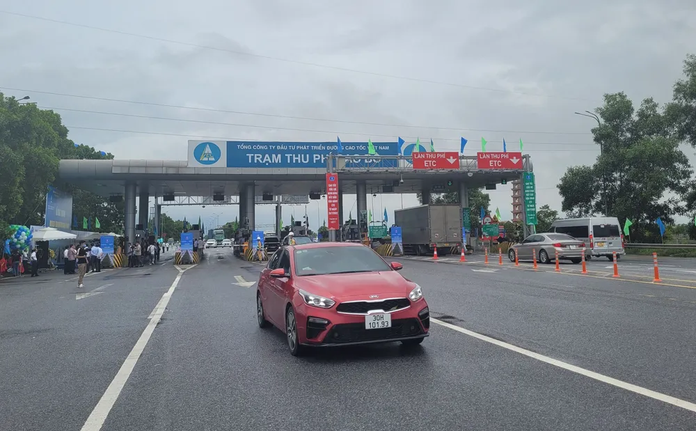 Thu phí không dừng trên đường cao tốc từ 1-8: Người dân còn chần chừ  ảnh 2