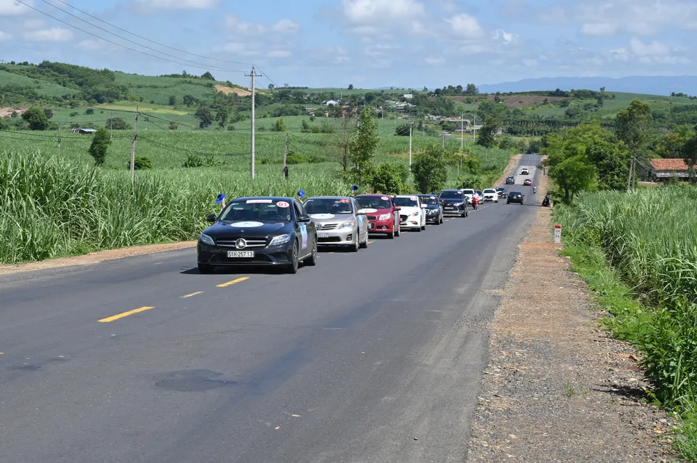 “Caravan Vòng quay yêu thương” lần 5 sẻ chia cùng học sinh nghèo hiếu học ở Phú Yên ảnh 2