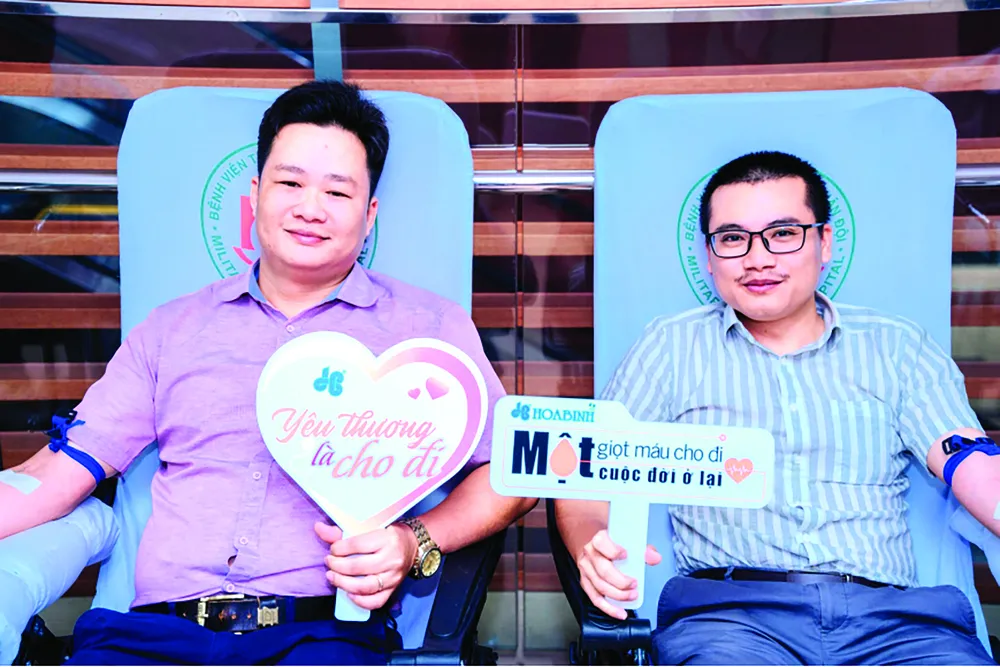 Tập đoàn Xây dựng Hòa Bình tổ chức ngày hội hiến máu Giọt Hồng Yêu Thương 2022 ảnh 2