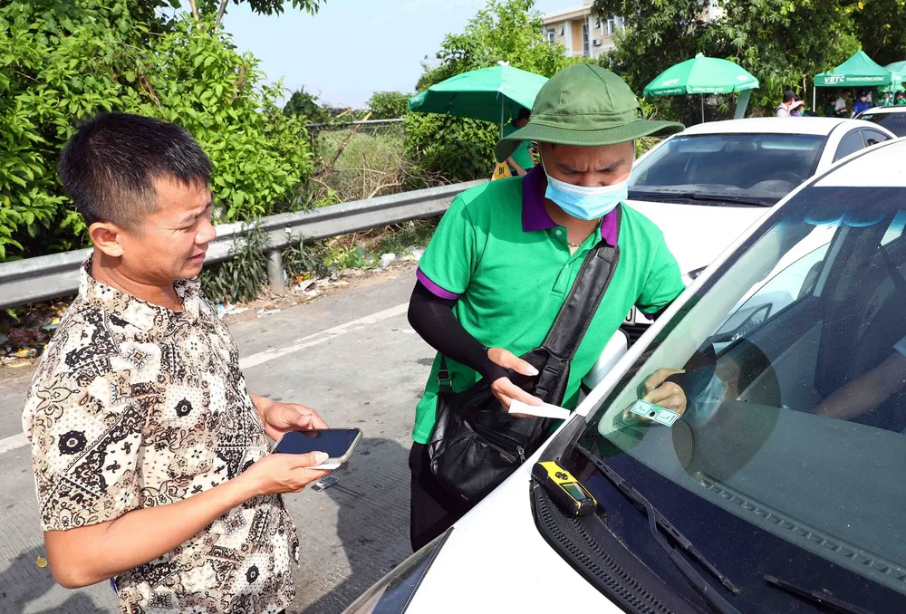Chuyển tiền vào tài khoản thu phí không dừng: Nên miễn, giảm phí ảnh 1