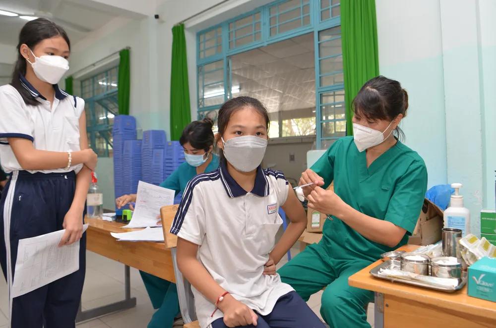 Hoàn thành tiêm chủng vaccine Covid-19 để trẻ an toàn tới trường ảnh 3