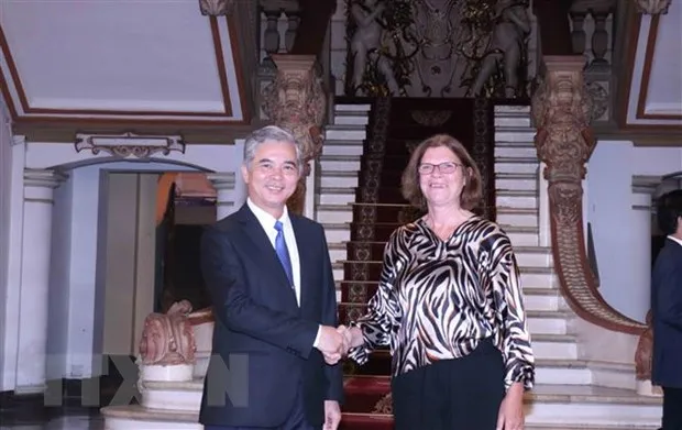  Phó Chủ tịch UBND TPHCM Ngô Minh Châu tiếp Thượng nghị sĩ Đức  Kristina Vogt. Ảnh: TTXVN