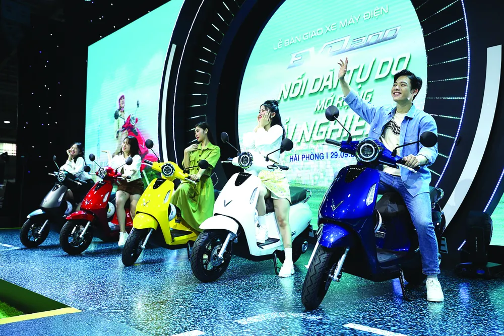 VinFast chính thức bàn giao xe máy điện Evo200  ảnh 1