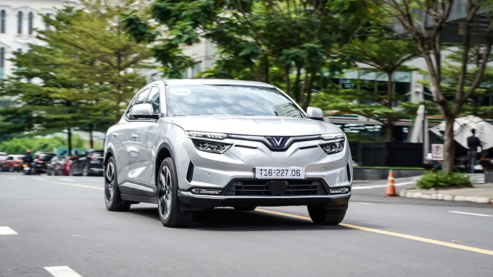 Lái thử VinFast VF 8: “Đáng mua nhất trong tầm giá 1 tỷ đồng!” ảnh 2