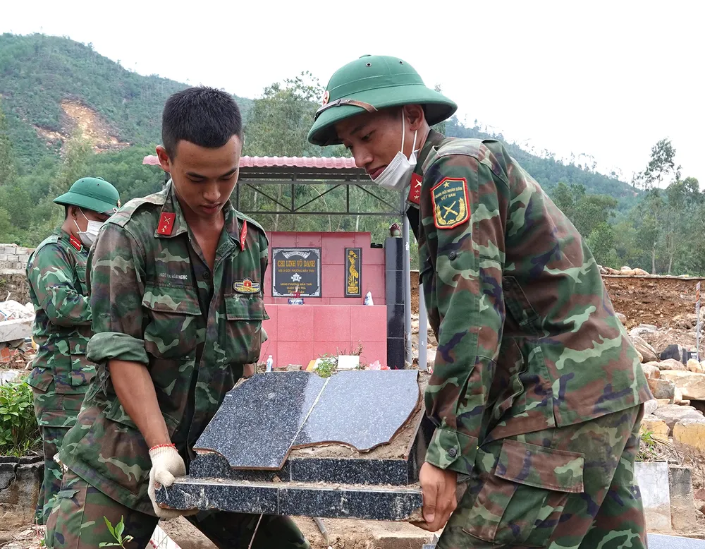 Tìm mộ giúp dân ảnh 4