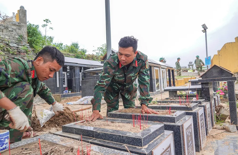 Tìm mộ giúp dân ảnh 6