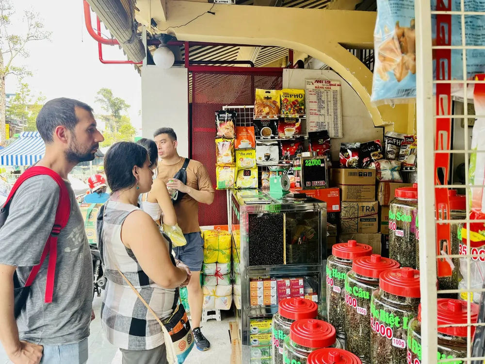 Rộn ràng tour du xuân ảnh 1