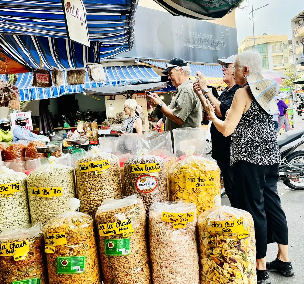 Rộn ràng tour du xuân ảnh 2