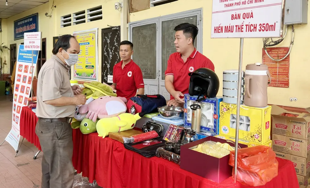 Phản hồi loạt bài “Trục lợi từ quà tặng hiến máu nhân đạo”: Nhiều hình thức vi phạm pháp luật “trú ẩn” trong đấu thầu ảnh 2