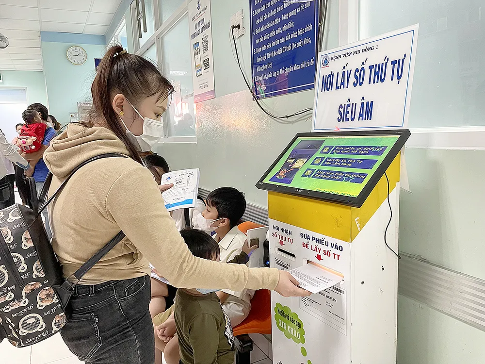 Chuyển đổi số ngành y tế: Hạn chế về kinh phí và nhân lực ảnh 1