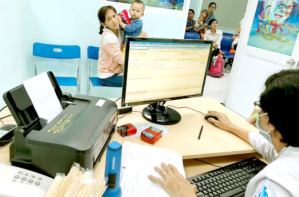 Chuyển đổi số ngành y tế: Hạn chế về kinh phí và nhân lực ảnh 2