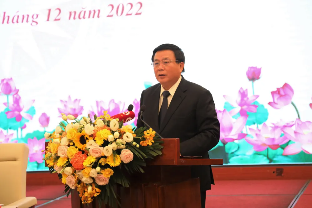 Đồng chí Nguyễn Xuân Thắng phát biểu đề dẫn