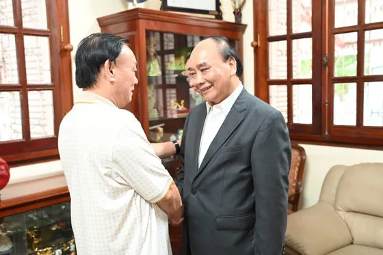 Chủ tịch nước Nguyễn Xuân Phúc thăm hỏi, chúc tết gia đình cố Thủ tướng Phan Văn Khải. Ảnh: VĂN MINH