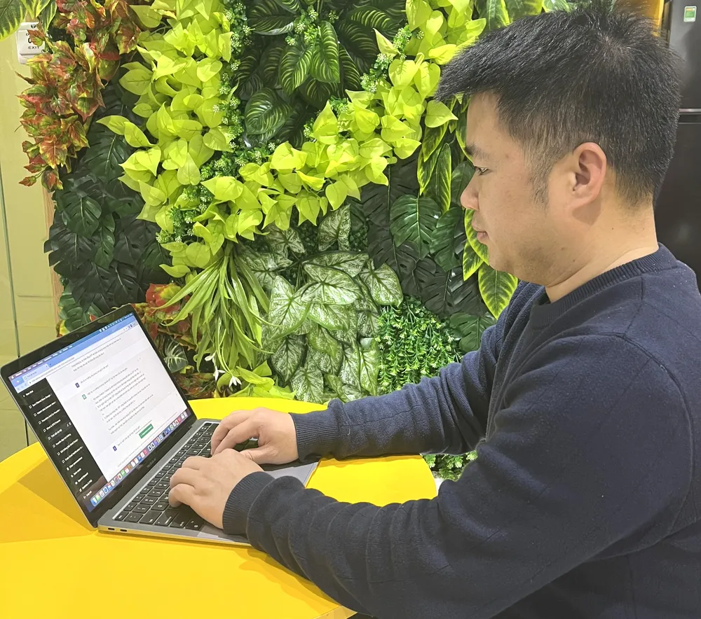 Ông Hồ Minh Đức chat cùng ChatGPT