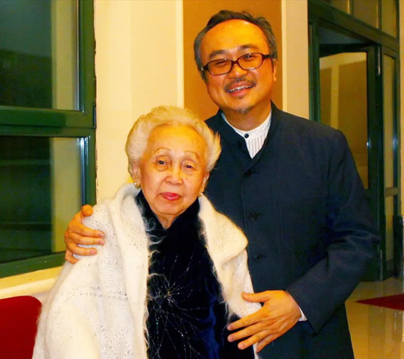 NSND Thái Thị Liên và con trai Đặng Thái Sơn. Ảnh: TRẦN THANH GIANG