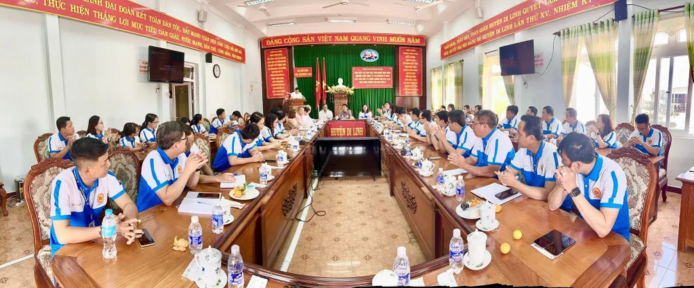 Buổi làm việc, trao đổi kinh nghiệm giữa huyện ủy Di Linh và các học viên lớp K.73A10 Buổi làm việc, trao đổi kinh nghiệm giữa huyện ủy Di Linh và các học viên lớp K.73A10